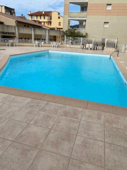 F2 Climatise A Golfe -Juan En Front De Mer Et Piscine Vallauris Exterior foto